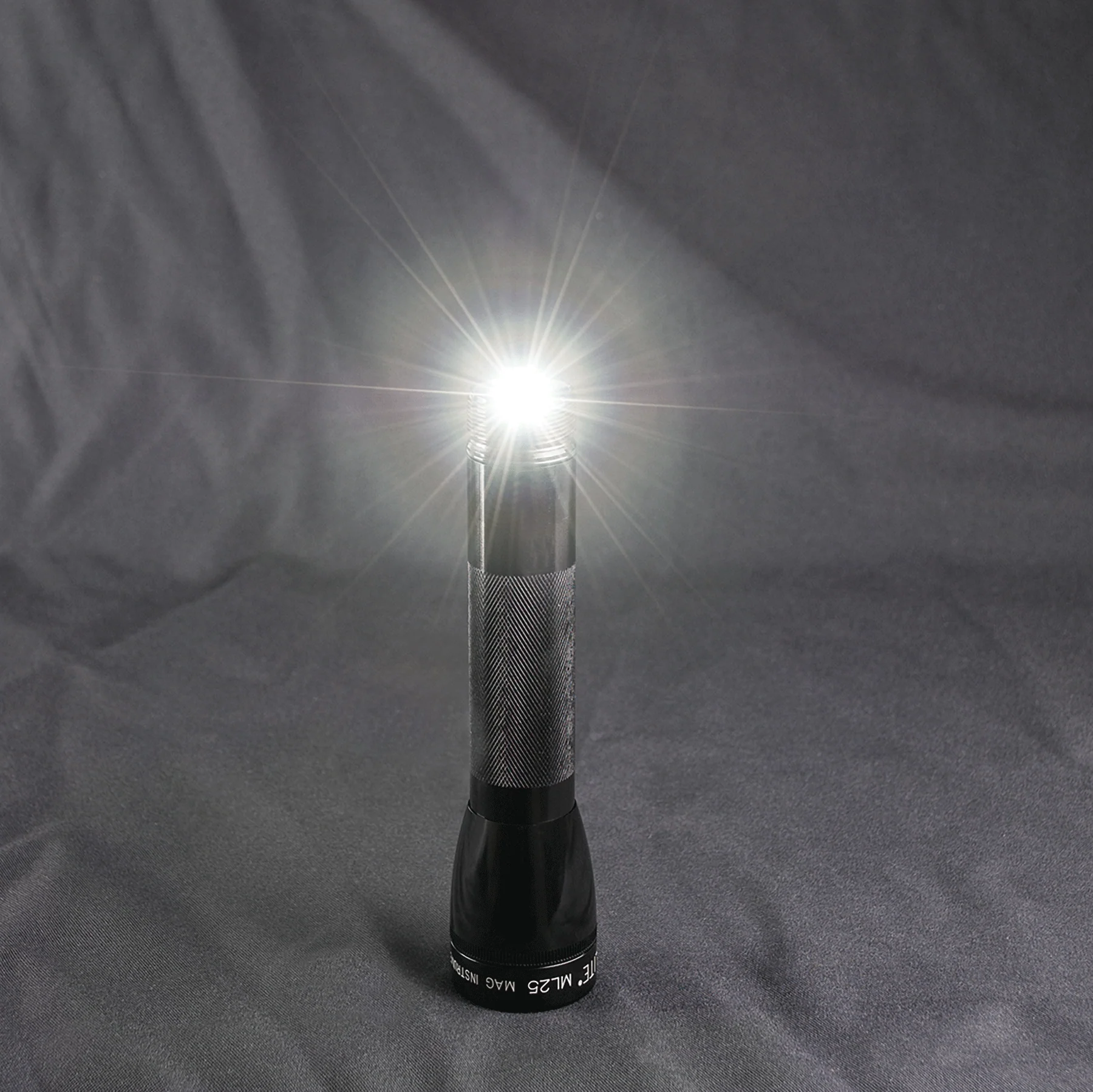 B2B- ML25LT LED 2-Cell C Flashlight - Image 3